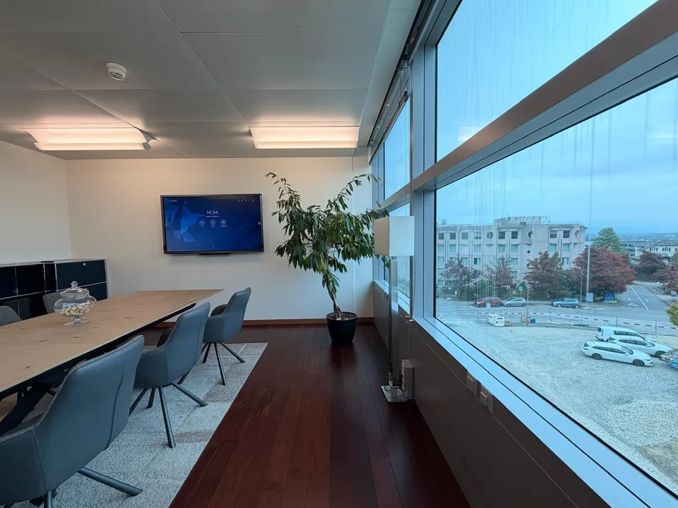 Superbe surface de bureaux de 115 m² avec grande terrasse et 2 parkings – Grand-Saconnex