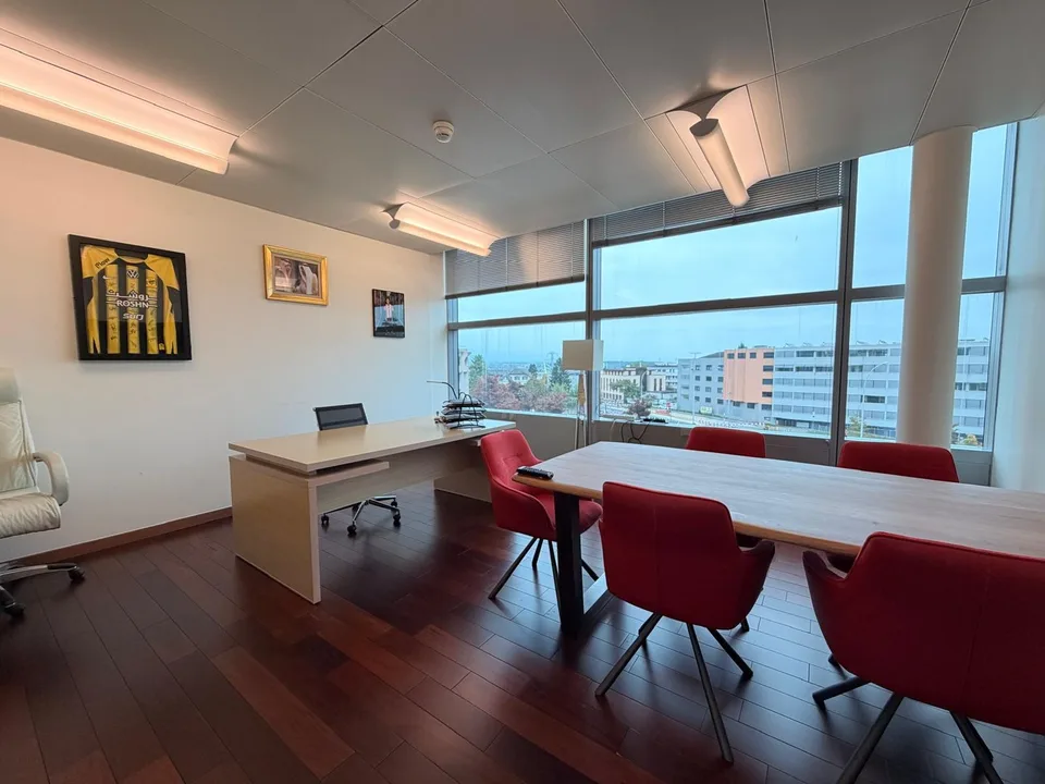 Superbe surface de bureaux de 115 m² avec grande terrasse et 2 parkings – Grand-Saconnex