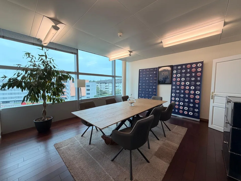 Superbe surface de bureaux de 115 m² avec grande terrasse et 2 parkings – Grand-Saconnex