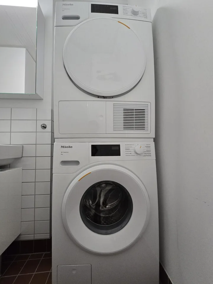 Ampio appartamento di 4,5 locali con balcone e vista a Dietikon