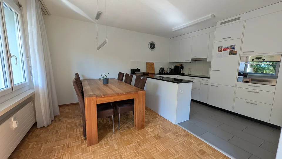 Appartement en rez-de-chaussée de 4,5 pièces convivial pour les familles à Wädenswil