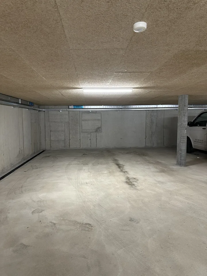 2 Parkplätze nebeneinander
