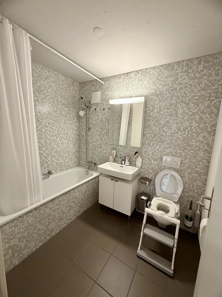 Helle 3.5-Zimmer-Wohnung, ca. 95 m² – 3 Min. zum Bahnhof Schlieren