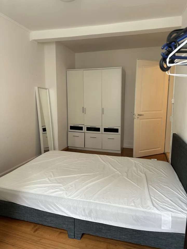 Modernes Zimmer an zentraler Lage