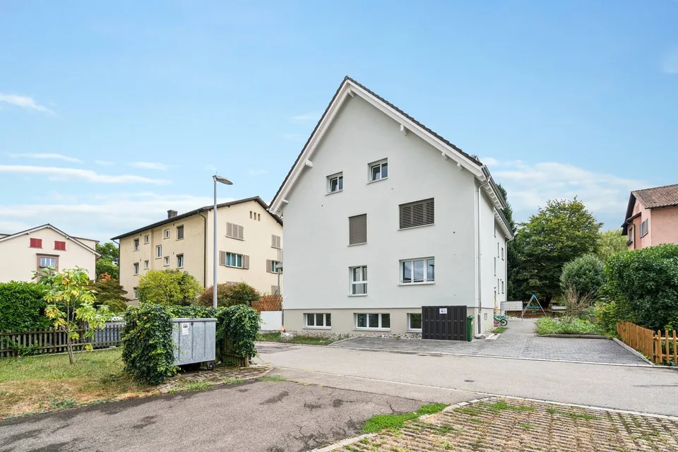 Wohnen auf höchstem Niveau  Traumhafte 6.5-Zimmer-Maisonette nach Totalsanierung
