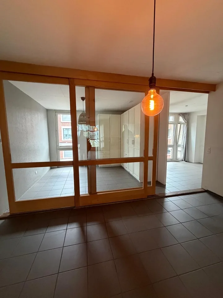 Open & bright 2.5br apartment in Seefeld from 1. Sept, 5min from Chinagarten, massive rooftop, CHF 2’850.- (incl. NK)