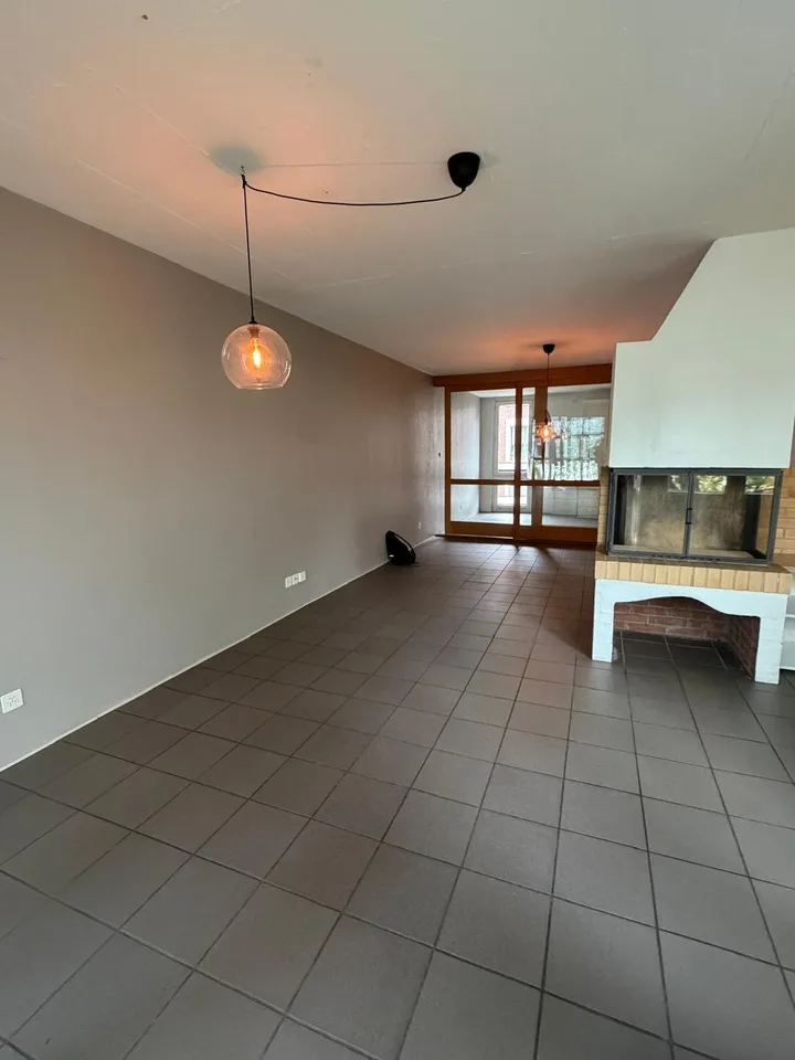Open & bright 2.5br apartment in Seefeld from 1. Sept, 5min from Chinagarten, massive rooftop, CHF 2’850.- (incl. NK)