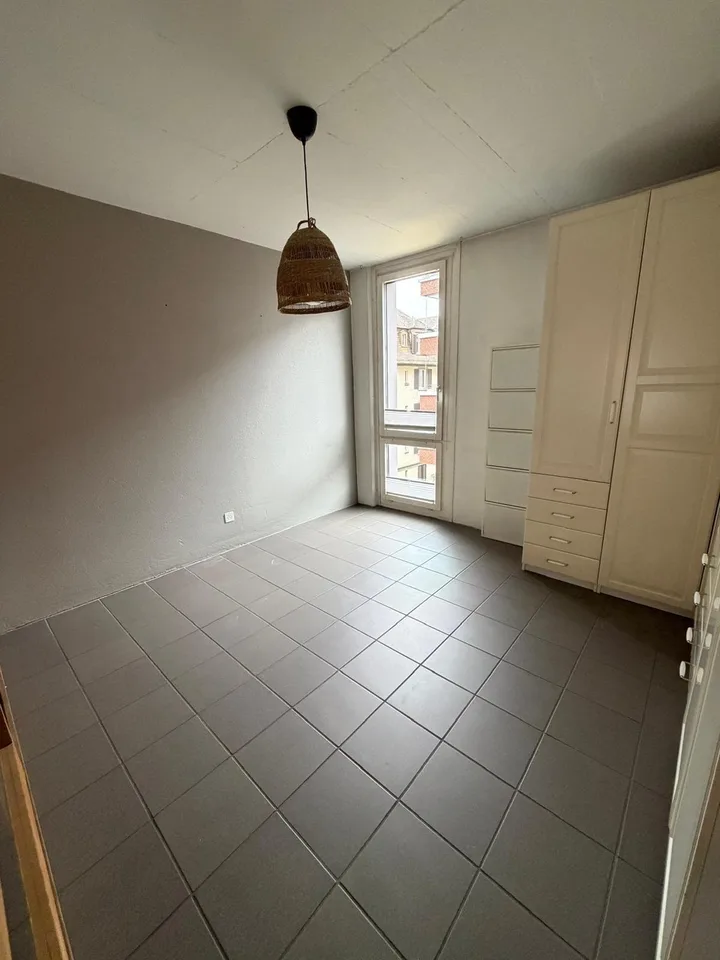 Open & bright 2.5br apartment in Seefeld from 1. Sept, 5min from Chinagarten, massive rooftop, CHF 2’850.- (incl. NK)