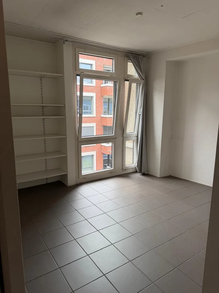 Open & bright 2.5br apartment in Seefeld from 1. Sept, 5min from Chinagarten, massive rooftop, CHF 2’850.- (incl. NK)