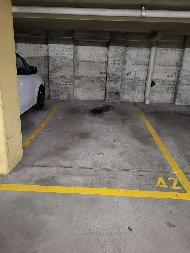 Tiefgaragen Parkplatz (Befristet bis Mitte März 2027)