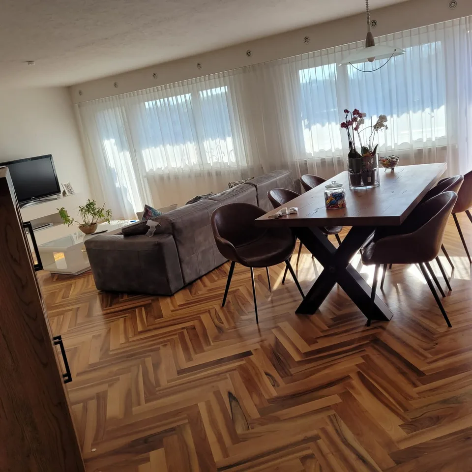 "Sonniges Wohnglück in Uster – 3.5 Zimmer, Balkon & Garage"