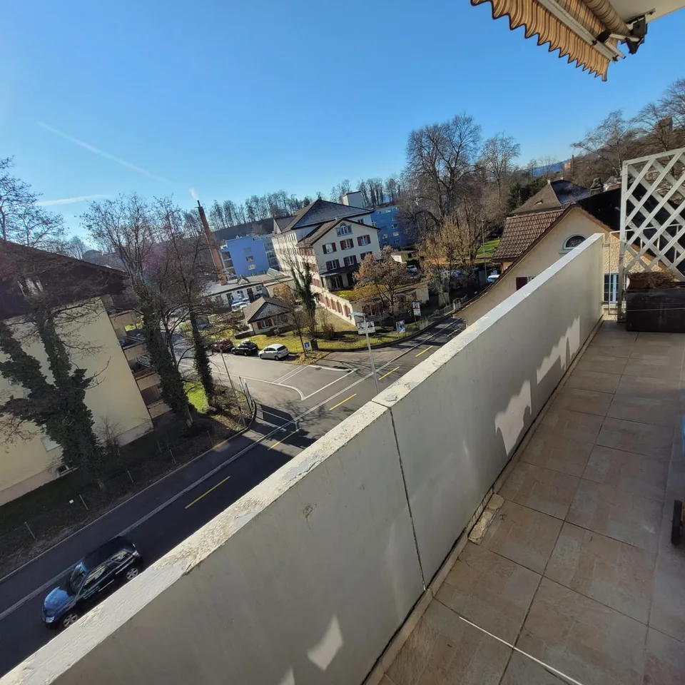 "Sonniges Wohnglück in Uster – 3.5 Zimmer, Balkon & Garage"