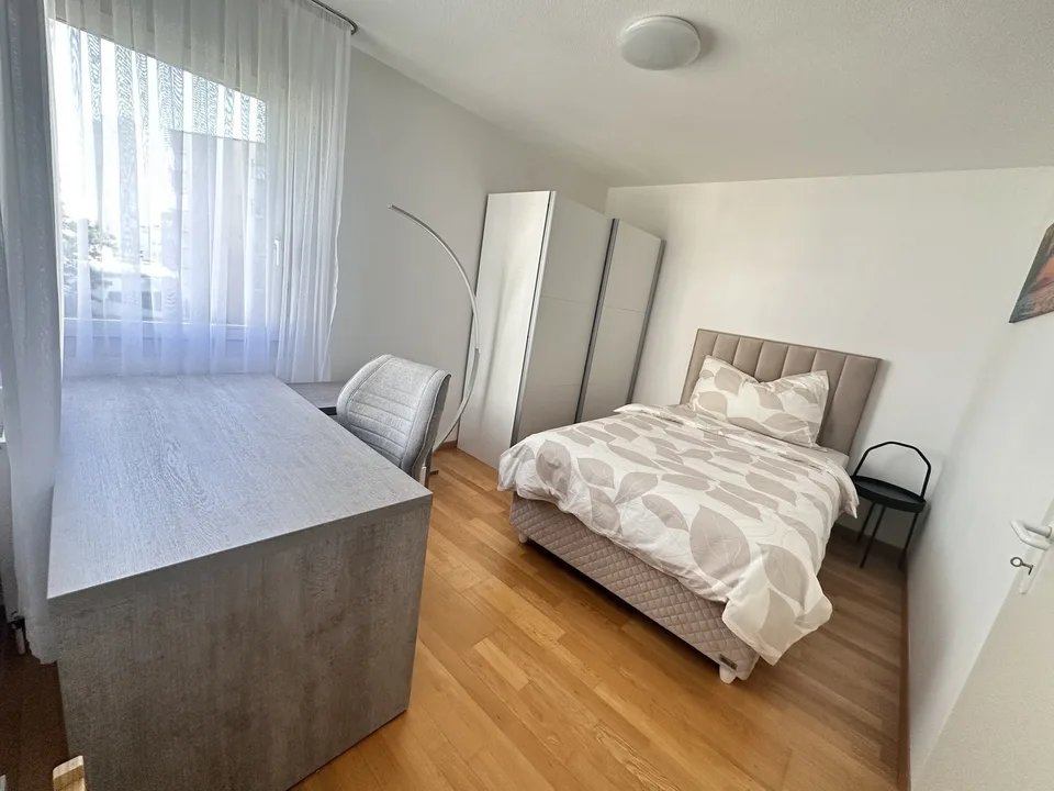 MydiHei Co-living: Furnished Room in an "All Girls" Flatshare