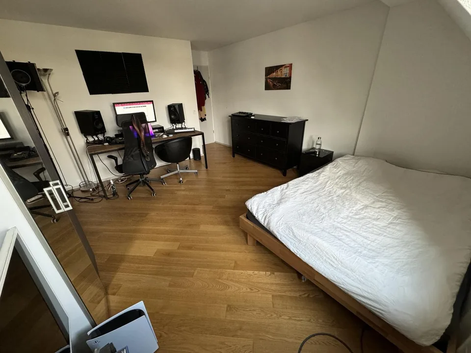 BEFRISTET, möbliertes WG Zimmer zu vermieten von 29.08.2026 - 30.09.2026
