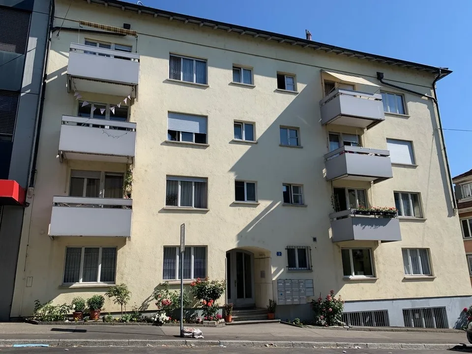 Zentrale 2.5-Zimmer-Dachwohnung in Zürich-Oerlikon zu vermieten