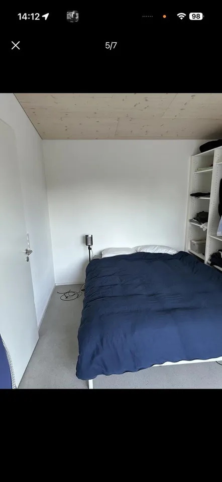 Schönes 1 Zimmer Studio mit Dachterasse mitten in Enge!