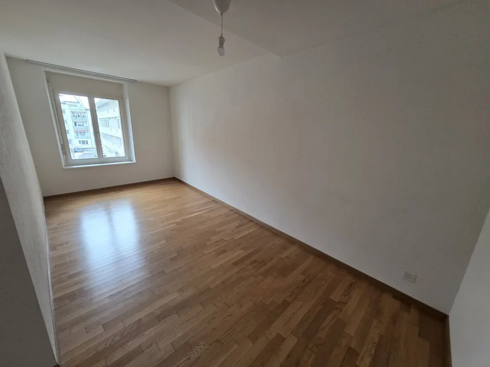 grosszügige 3.5-Zimmer-Wohnung Nähe Albisriederplatz und Lochergut