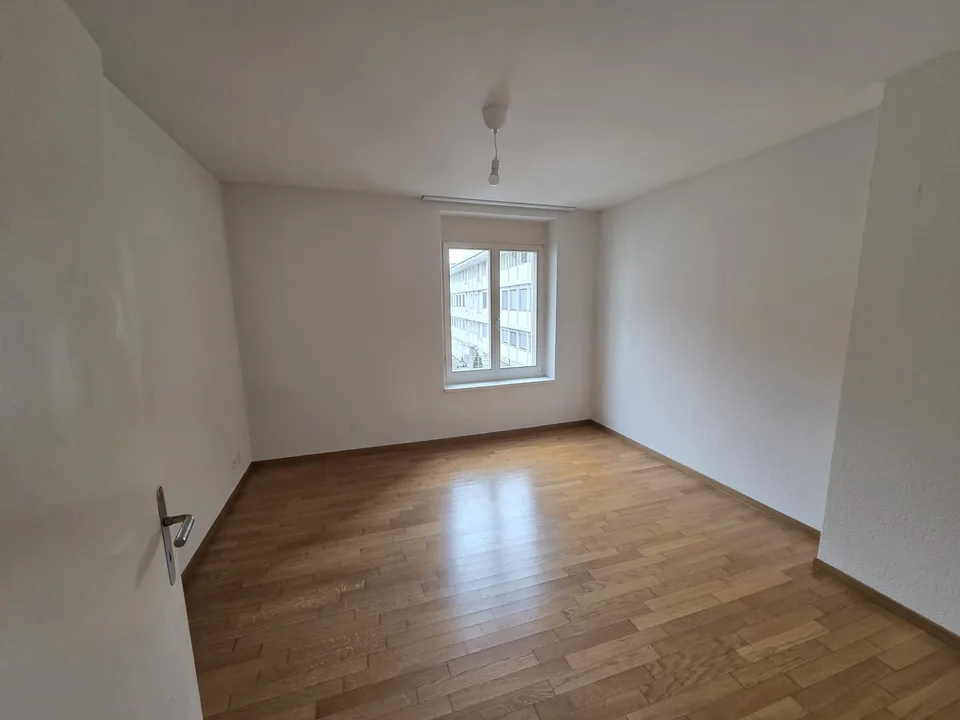 grosszügige 3.5-Zimmer-Wohnung Nähe Albisriederplatz und Lochergut