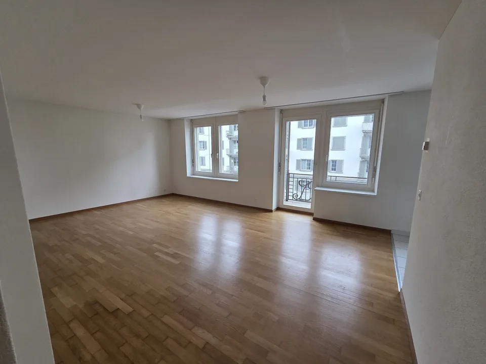 grosszügige 3.5-Zimmer-Wohnung Nähe Albisriederplatz und Lochergut