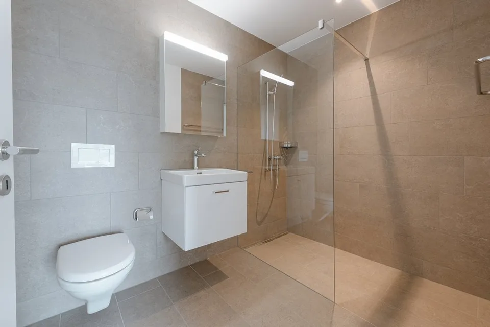MODERNE WOHNUNG AN RUHIGER LAGE IN SCHAFISHEIM