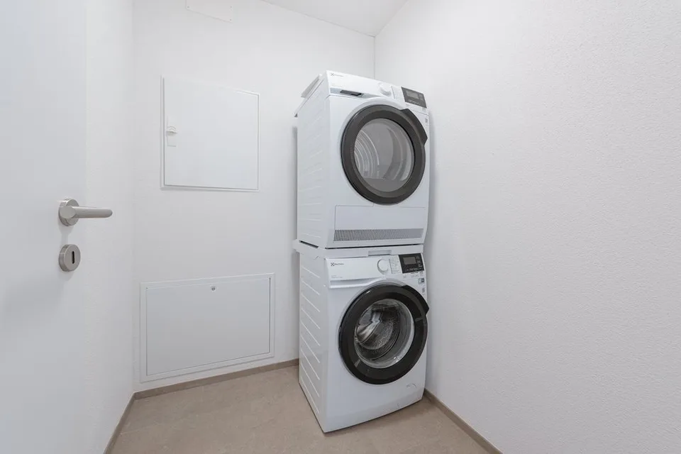 MODERNE WOHNUNG AN RUHIGER LAGE IN SCHAFISHEIM