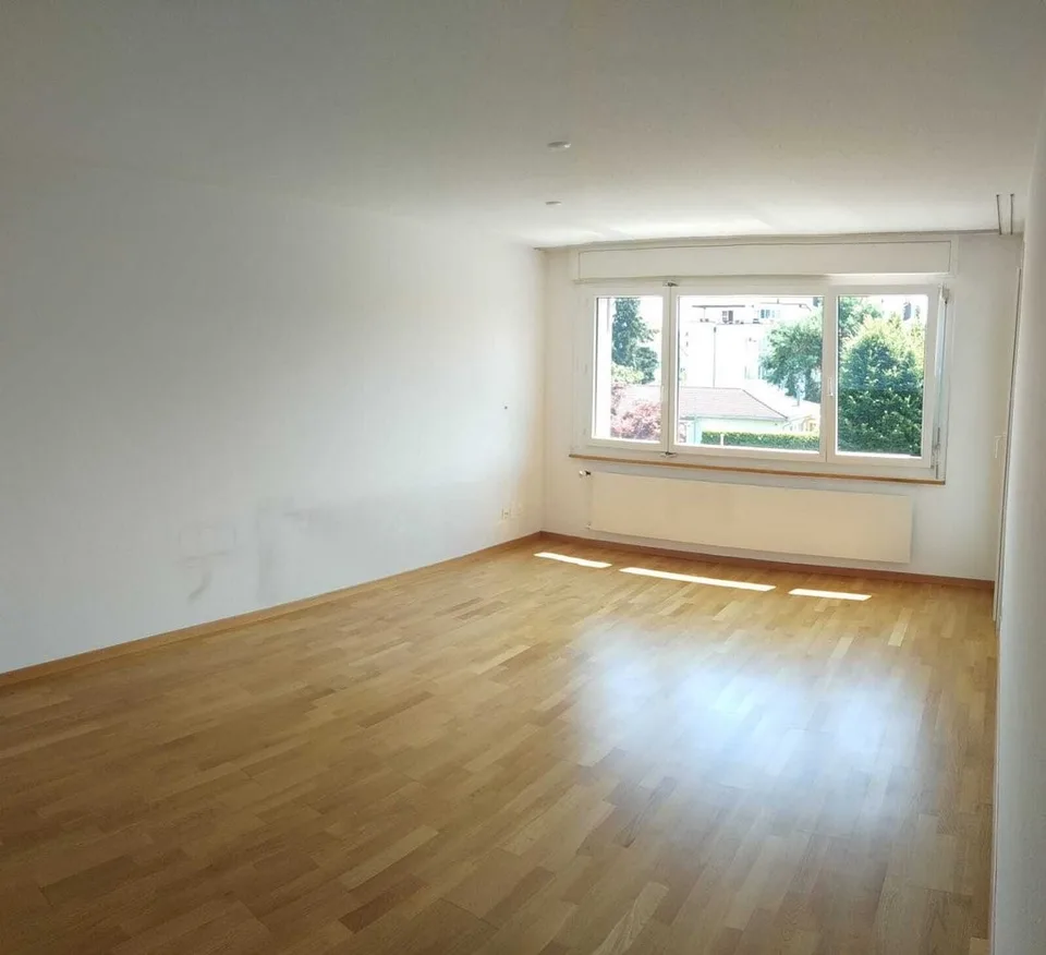 Grosszügige 3.5 Zimmerwohnung an ruhiger Lage