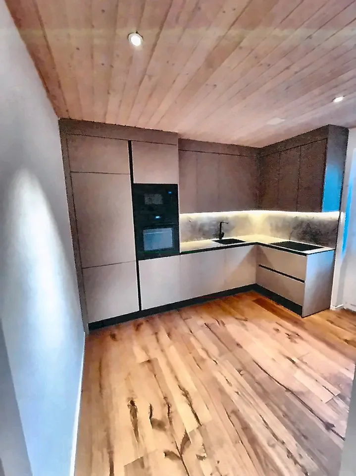 Neu saniert: helle 2.5-Zimmer-Wohnung mit Balkon zum grünen Innenhof