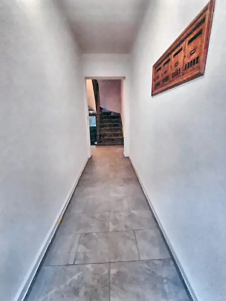 Neu saniert: helle 2.5-Zimmer-Wohnung mit Balkon zum grünen Innenhof