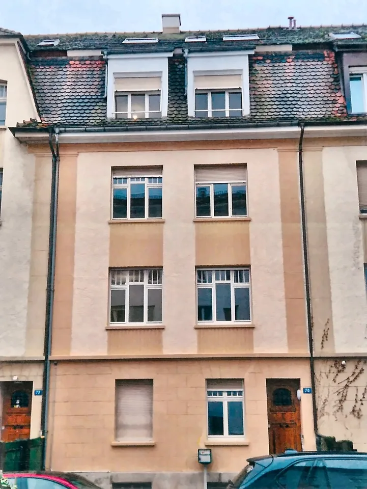 Neu saniert: helle 2.5-Zimmer-Wohnung mit Balkon zum grünen Innenhof