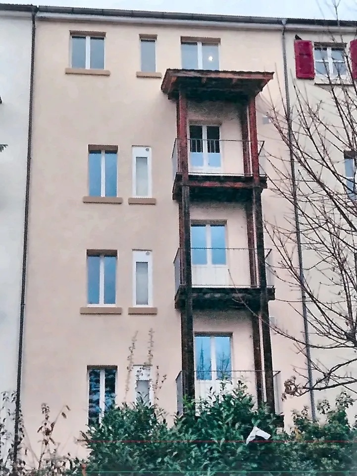 Neu saniert: helle 2.5-Zimmer-Wohnung mit Balkon zum grünen Innenhof