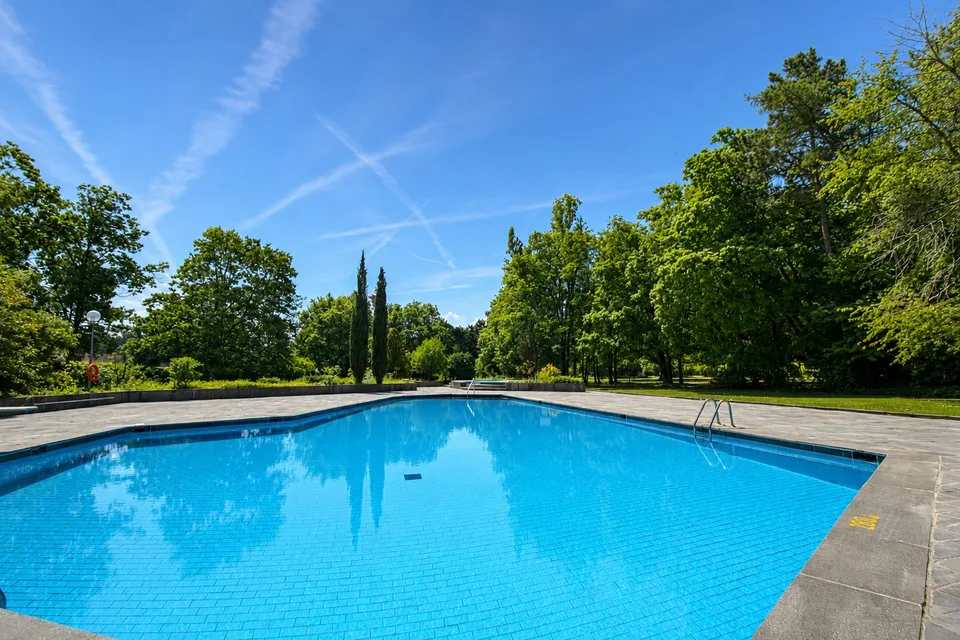 Furnished 4-Room Apartment with Private Terrace - Grand-Saconnex | Appartement meublé de 4 pièces avec terrasse privée