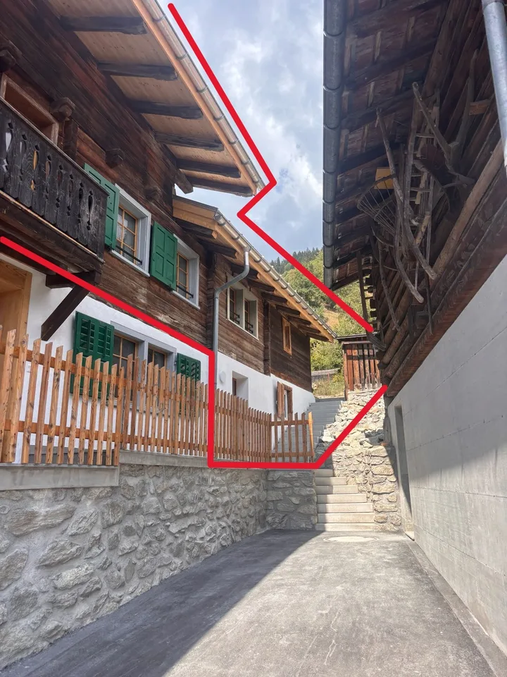 Frisch renovierte 4½-Zimmer-Wohnung mit Hauscharakter und Garten in Trun (Campliun)