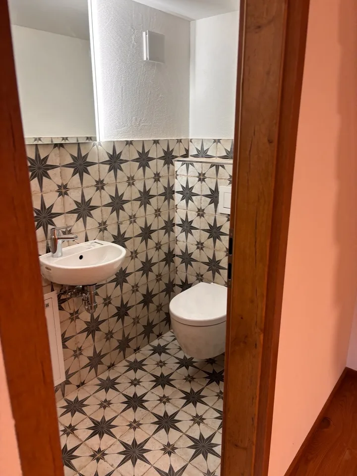 Frisch renovierte 4½-Zimmer-Wohnung mit Hauscharakter und Garten in Trun (Campliun)