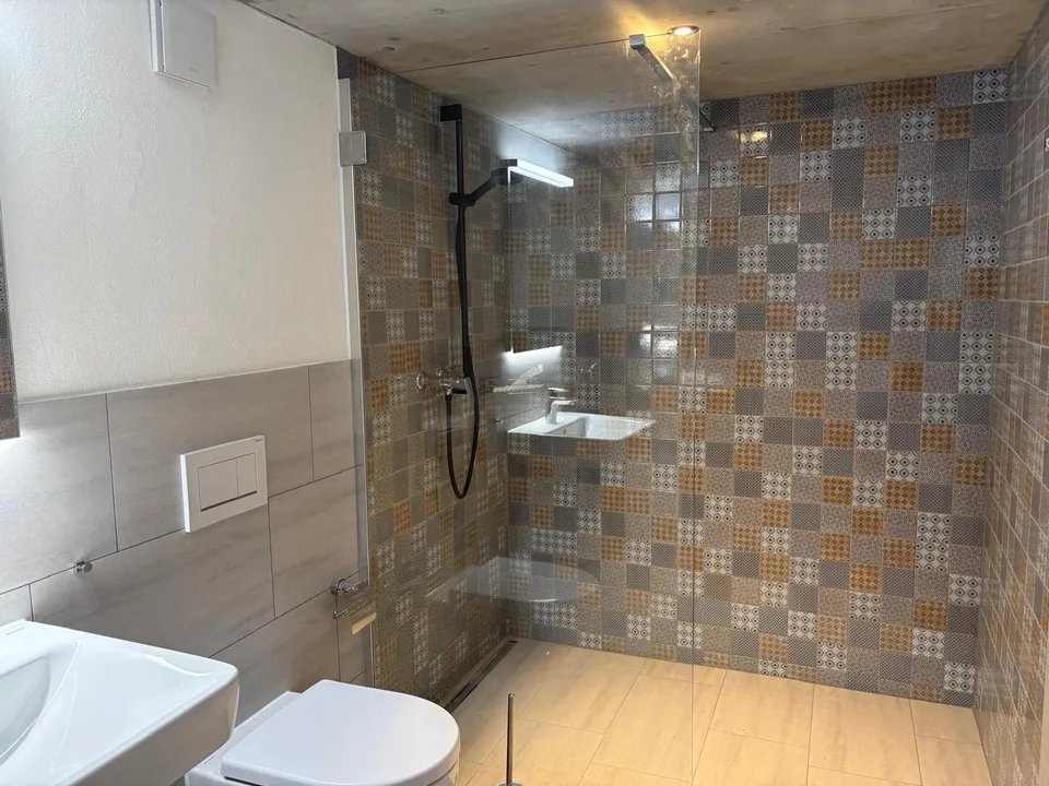 Frisch renovierte 2-Zimmer-Wohnung in Trun (Campliun)