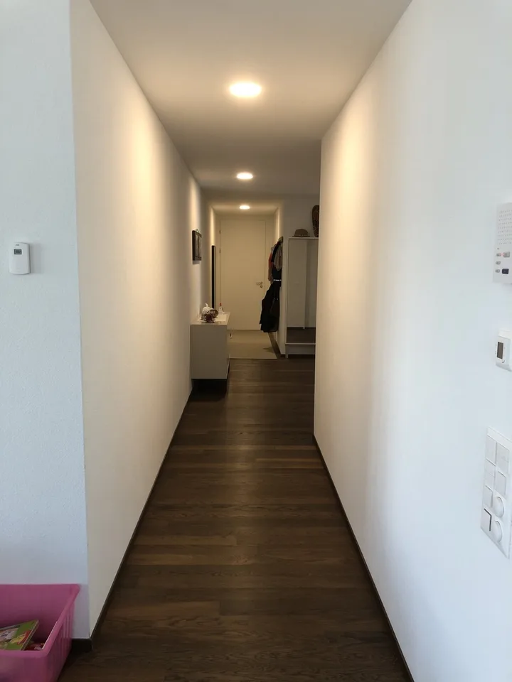 Hochwertige 3.5-Zimmer-Gartenwohnung mit grosszügigem Privatgarten.