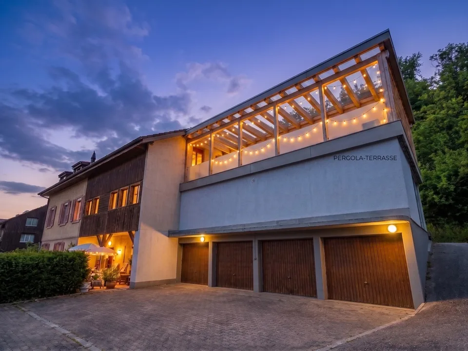 Appartamento a maisonnette di 4,5 locali con pergola di 60 m2