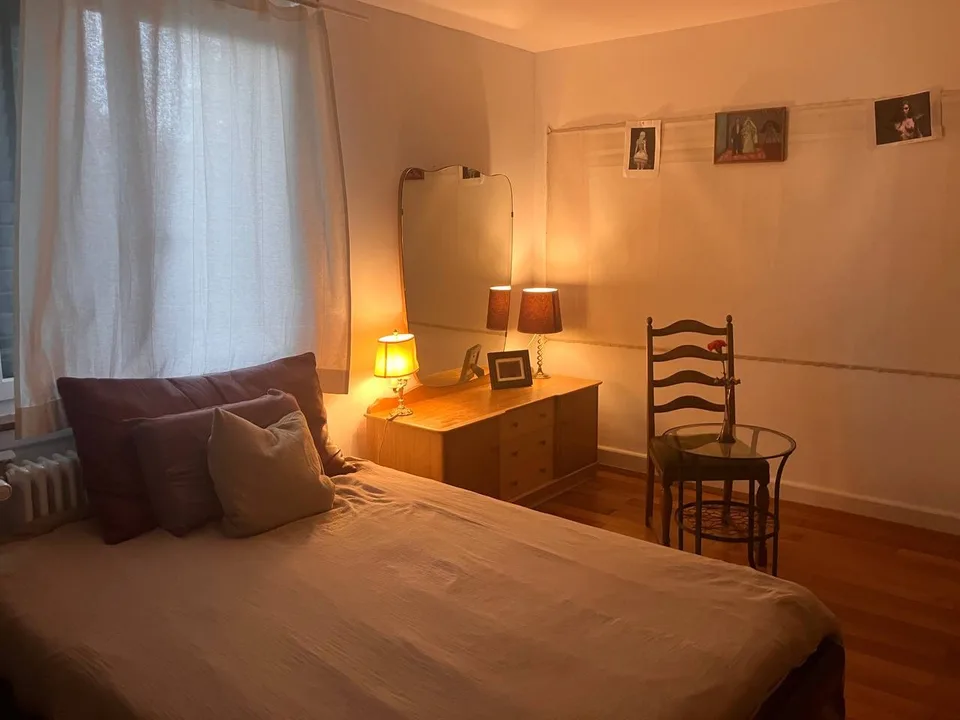 Room with garden in Oerlikon woman, MonThu only