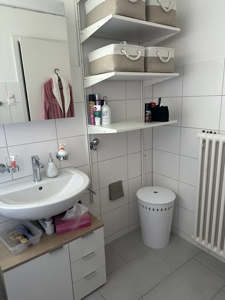 Bright, spacious 3-room apartment near the train station