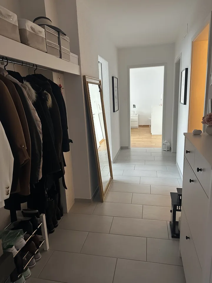 Bright, spacious 3-room apartment near the train station