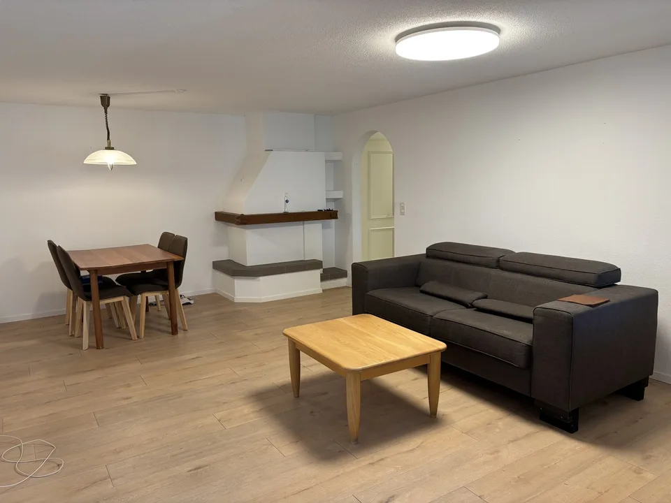 Attraktive möblierte 3,5 Zi-Wohnung mit Einzelgarage und Riesenbalkon (17 m2)