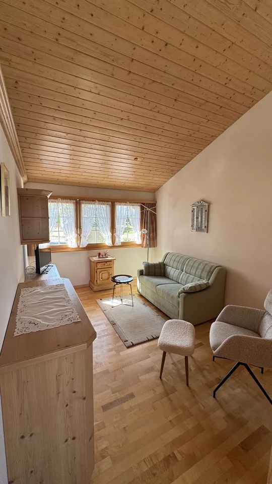 Neu renovierte, möblierte 2.5 Zimmer Wohnung
