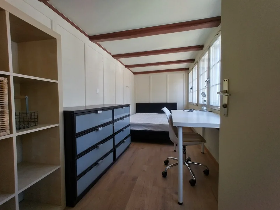 Gemütliches, möbliertes WG-Zimmer in Studierendenhaus mit Gartensitzplatz