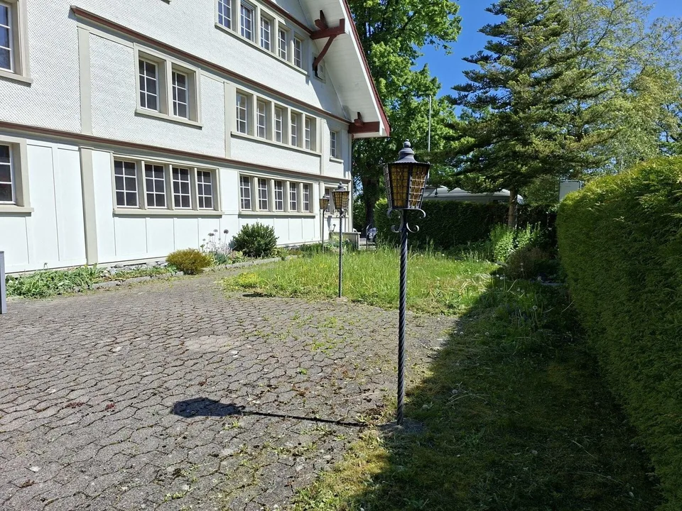 Gemütliches, möbliertes WG-Zimmer in Studierendenhaus mit Gartensitzplatz