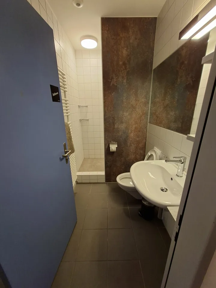 Möbliertes, helles WG-Zimmer - Zentral, modern und alles inklusive