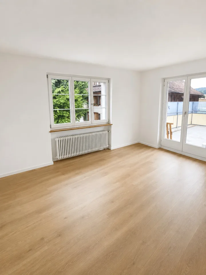 Helle 4.5-Zimmer-Wohnung mit grosser Terrasse und privater Sauna in Hittnau
