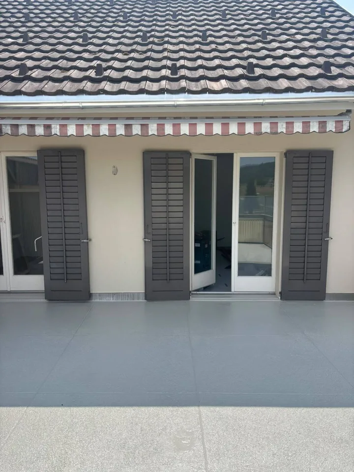 Helle 4.5-Zimmer-Wohnung mit grosser Terrasse und privater Sauna in Hittnau