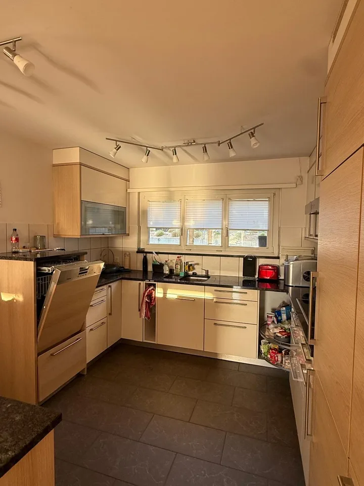 Grosses Zimmer in einem Einfamilienhaus (4er WG)