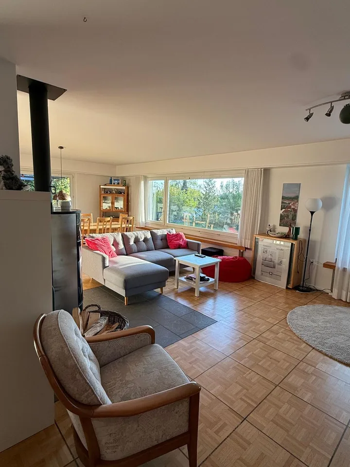 Grosses Zimmer in einem Einfamilienhaus (4er WG)