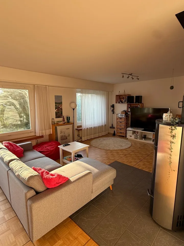 Grosses Zimmer in einem Einfamilienhaus (4er WG)