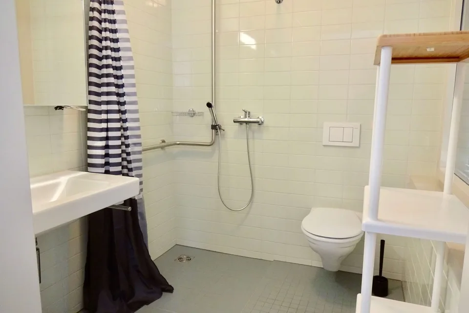 Furnished room in modernised apartment in a top location